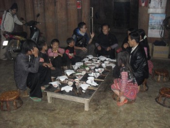 Du xuân ăn Tết với người Mông ở Bản Tà Phềnh