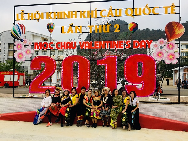 Lễ hội bay khinh khí cầu Quốc tế tại Mộc Châu mang thông điệp về tình yêu và hạnh phúc dành cho tất cả mọi người đã thu hút rất đông người dân và du khách đến chiêm ngưỡng và trải nghiệm.