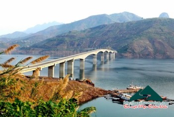 Cầu Pá Uôn xác lập kỷ lục cây cầu cao nhất Việt Nam