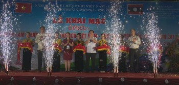 Hội chợ thắm tình đoàn kết Việt Nam - Lào