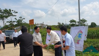 Thủ Tướng Phạm Minh Chính thị sát, nghe báo cáo quy hoạch Khu du lịch quốc gia Mộc Châu
