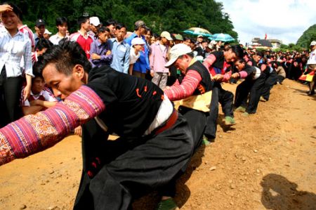 Moc Chau prepare organizations Festival of Moc Chau Ethnic Culture in 2015